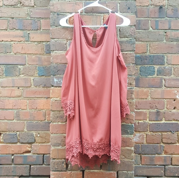 GORGEOUS salmon color cold shoulder top - Picture 4 of 6